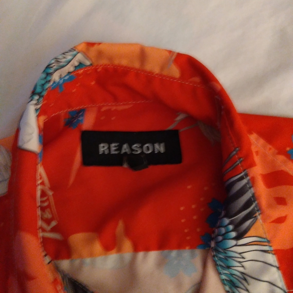 Reason, Medium,Red - Picture 2 of 3